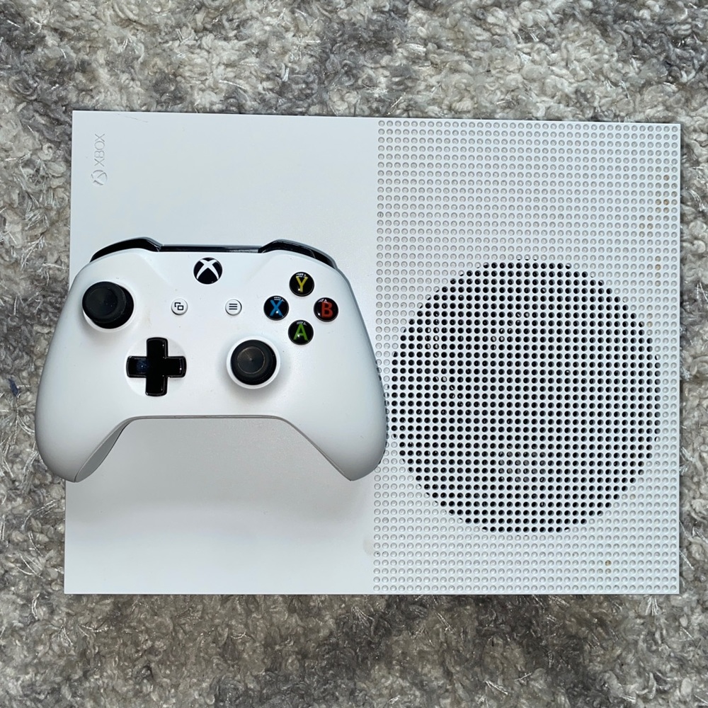 Xbox One S 500GB White with Controller